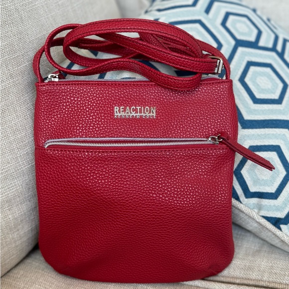 Kenneth Cole reaction file crossbody - Picture 1 of 13